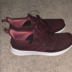 Adidas Size 8 Tennis Shoes